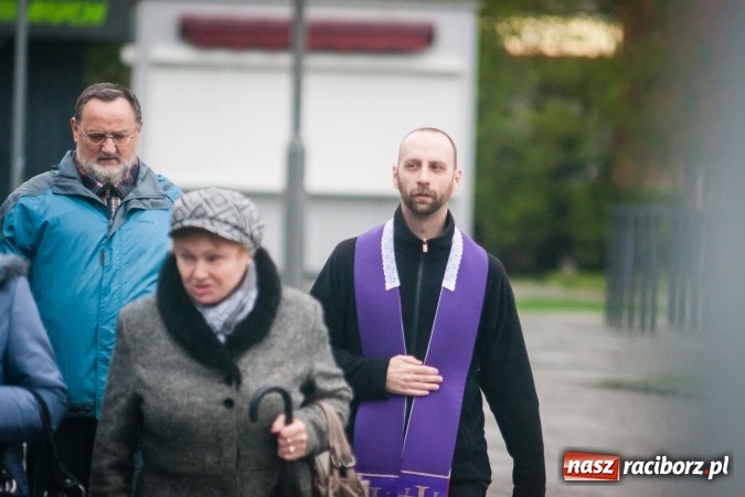 Zdjęcie w galerii na portalu naszraciborz.pl: Droga krzyżowa ulicami Raciborza wiadomości z regionu