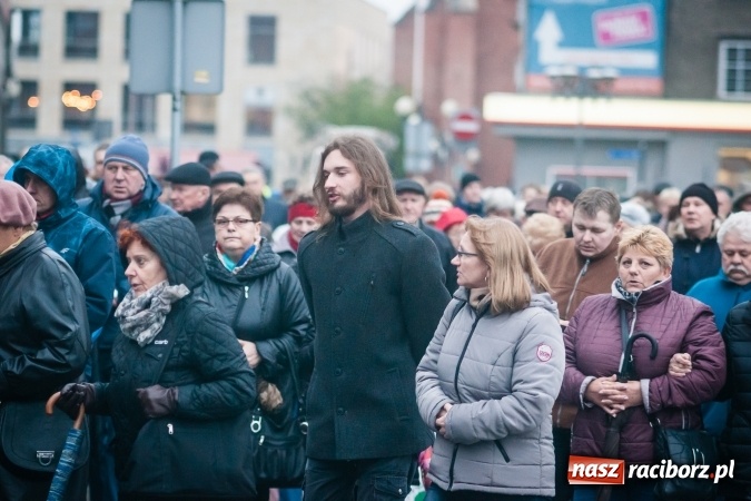 Zdjęcie w galerii na portalu naszraciborz.pl: Droga krzyżowa ulicami Raciborza wiadomości z regionu