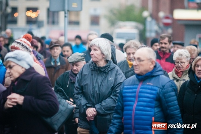 Zdjęcie w galerii na portalu naszraciborz.pl: Droga krzyżowa ulicami Raciborza wiadomości z regionu