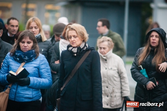 Zdjęcie w galerii na portalu naszraciborz.pl: Droga krzyżowa ulicami Raciborza wiadomości z regionu