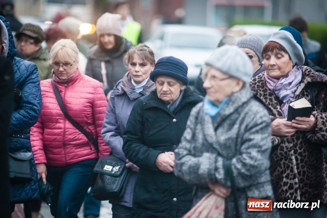Zdjęcie w galerii na portalu naszraciborz.pl: Droga krzyżowa ulicami Raciborza wiadomości z regionu