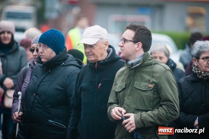 Zdjęcie w galerii na portalu naszraciborz.pl: Droga krzyżowa ulicami Raciborza wiadomości z regionu