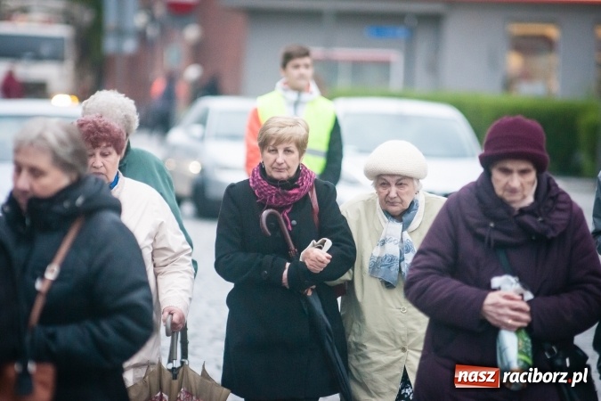 Zdjęcie w galerii na portalu naszraciborz.pl: Droga krzyżowa ulicami Raciborza wiadomości z regionu