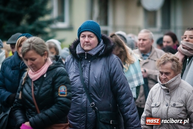 Zdjęcie w galerii na portalu naszraciborz.pl: Droga krzyżowa ulicami Raciborza wiadomości z regionu