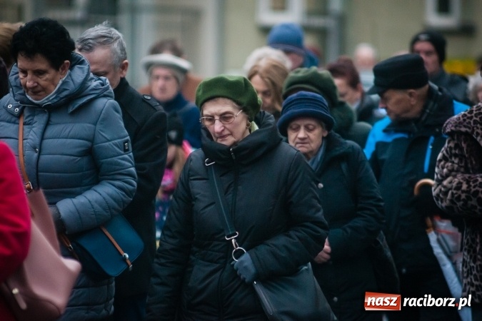 Zdjęcie w galerii na portalu naszraciborz.pl: Droga krzyżowa ulicami Raciborza wiadomości z regionu