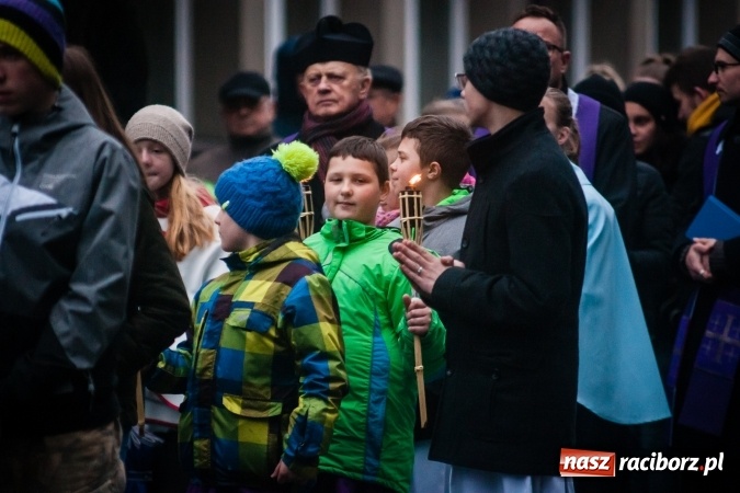 Zdjęcie w galerii na portalu naszraciborz.pl: Droga krzyżowa ulicami Raciborza wiadomości z regionu
