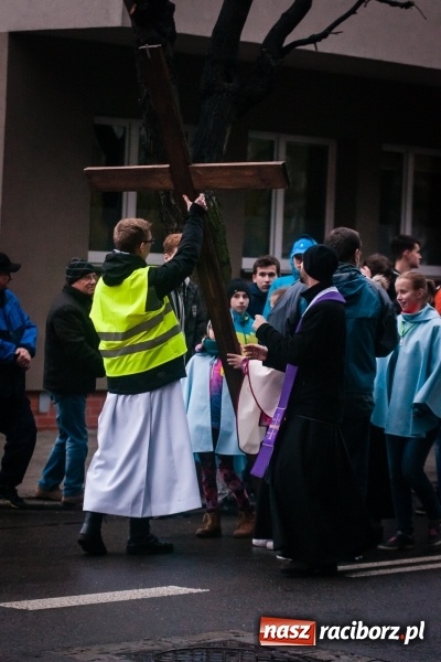 Zdjęcie w galerii na portalu naszraciborz.pl: Droga krzyżowa ulicami Raciborza wiadomości z regionu