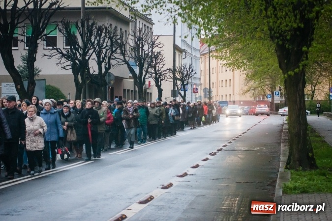 Zdjęcie w galerii na portalu naszraciborz.pl: Droga krzyżowa ulicami Raciborza wiadomości z regionu