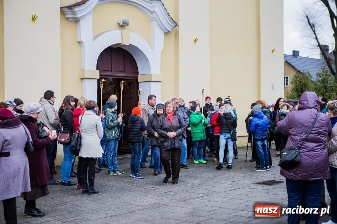 Zdjęcie w galerii na portalu naszraciborz.pl: Droga krzyżowa ulicami Raciborza wiadomości z regionu