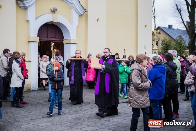 Zdjęcie w galerii na portalu naszraciborz.pl: Droga krzyżowa ulicami Raciborza wiadomości z regionu
