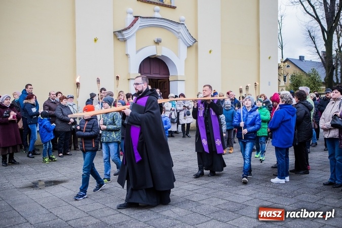 Zdjęcie w galerii na portalu naszraciborz.pl: Droga krzyżowa ulicami Raciborza wiadomości z regionu