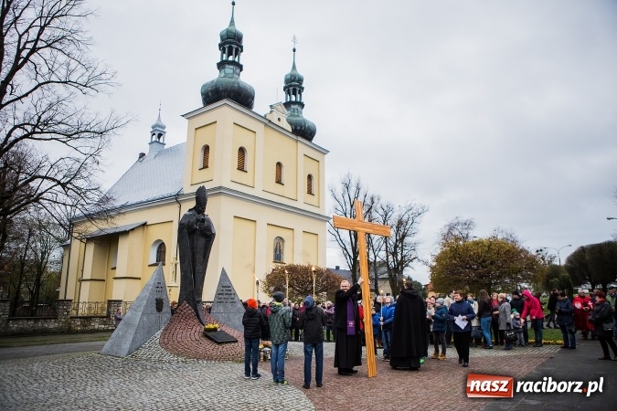 Zdjęcie w galerii na portalu naszraciborz.pl: Droga krzyżowa ulicami Raciborza wiadomości z regionu