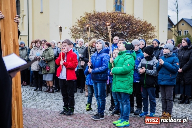 Zdjęcie w galerii na portalu naszraciborz.pl: Droga krzyżowa ulicami Raciborza wiadomości z regionu