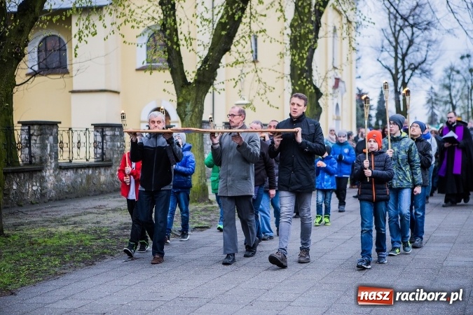 Zdjęcie w galerii na portalu naszraciborz.pl: Droga krzyżowa ulicami Raciborza wiadomości z regionu