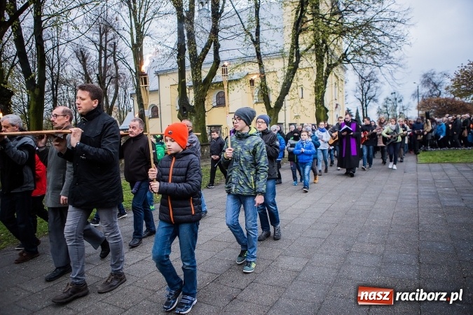 Zdjęcie w galerii na portalu naszraciborz.pl: Droga krzyżowa ulicami Raciborza wiadomości z regionu