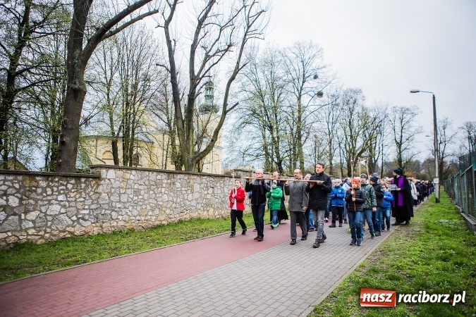 Zdjęcie w galerii na portalu naszraciborz.pl: Droga krzyżowa ulicami Raciborza wiadomości z regionu