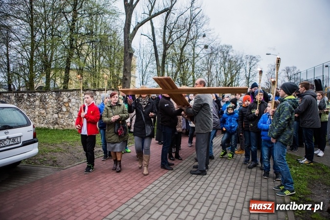 Zdjęcie w galerii na portalu naszraciborz.pl: Droga krzyżowa ulicami Raciborza wiadomości z regionu
