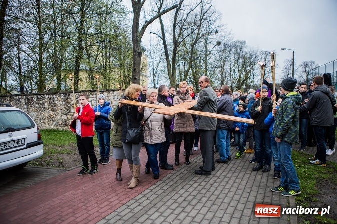 Zdjęcie w galerii na portalu naszraciborz.pl: Droga krzyżowa ulicami Raciborza wiadomości z regionu