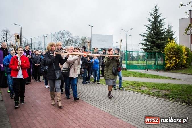 Zdjęcie w galerii na portalu naszraciborz.pl: Droga krzyżowa ulicami Raciborza wiadomości z regionu