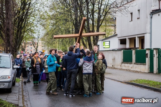 Zdjęcie w galerii na portalu naszraciborz.pl: Droga krzyżowa ulicami Raciborza wiadomości z regionu