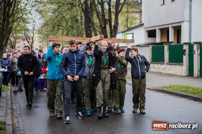 Zdjęcie w galerii na portalu naszraciborz.pl: Droga krzyżowa ulicami Raciborza wiadomości z regionu