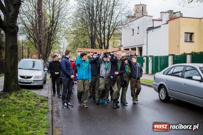 Zdjęcie w galerii na portalu naszraciborz.pl: Droga krzyżowa ulicami Raciborza wiadomości z regionu