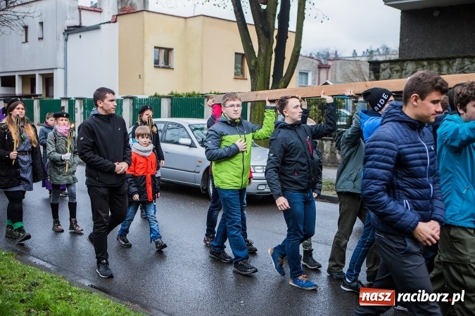 Zdjęcie w galerii na portalu naszraciborz.pl: Droga krzyżowa ulicami Raciborza wiadomości z regionu