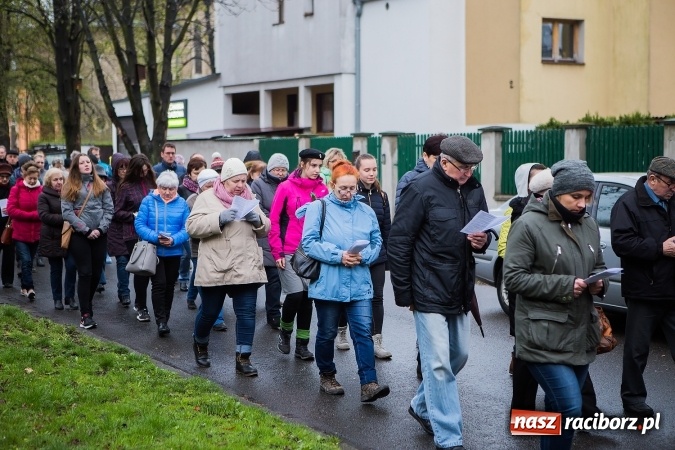 Zdjęcie w galerii na portalu naszraciborz.pl: Droga krzyżowa ulicami Raciborza wiadomości z regionu