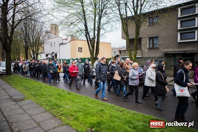 Zdjęcie w galerii na portalu naszraciborz.pl: Droga krzyżowa ulicami Raciborza wiadomości z regionu