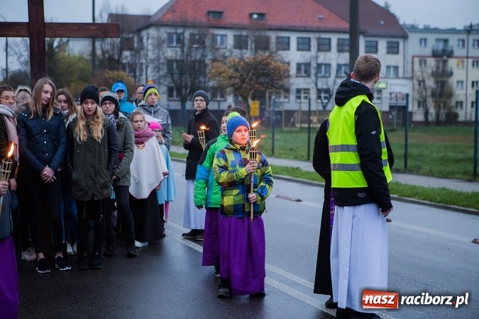 Zdjęcie w galerii na portalu naszraciborz.pl: Droga krzyżowa ulicami Raciborza wiadomości z regionu