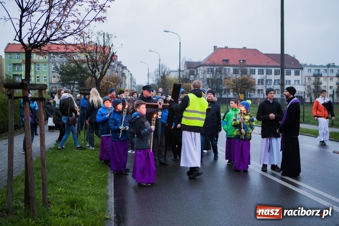 Zdjęcie w galerii na portalu naszraciborz.pl: Droga krzyżowa ulicami Raciborza wiadomości z regionu