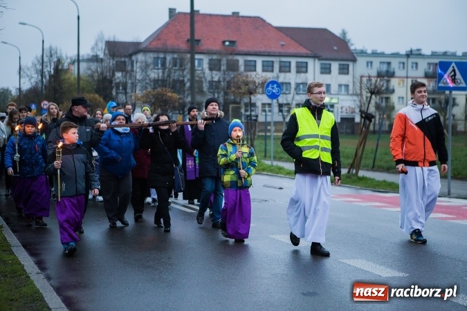 Zdjęcie w galerii na portalu naszraciborz.pl: Droga krzyżowa ulicami Raciborza wiadomości z regionu