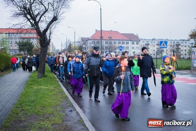 Zdjęcie w galerii na portalu naszraciborz.pl: Droga krzyżowa ulicami Raciborza wiadomości z regionu