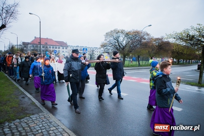 Zdjęcie w galerii na portalu naszraciborz.pl: Droga krzyżowa ulicami Raciborza wiadomości z regionu