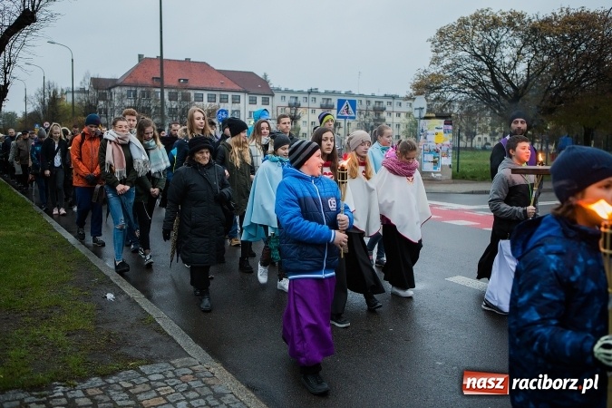 Zdjęcie w galerii na portalu naszraciborz.pl: Droga krzyżowa ulicami Raciborza wiadomości z regionu