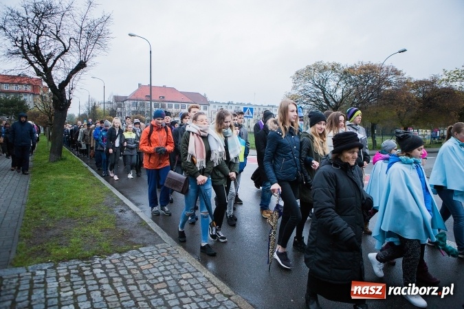 Zdjęcie w galerii na portalu naszraciborz.pl: Droga krzyżowa ulicami Raciborza wiadomości z regionu