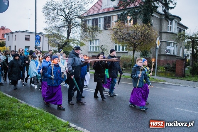 Zdjęcie w galerii na portalu naszraciborz.pl: Droga krzyżowa ulicami Raciborza wiadomości z regionu