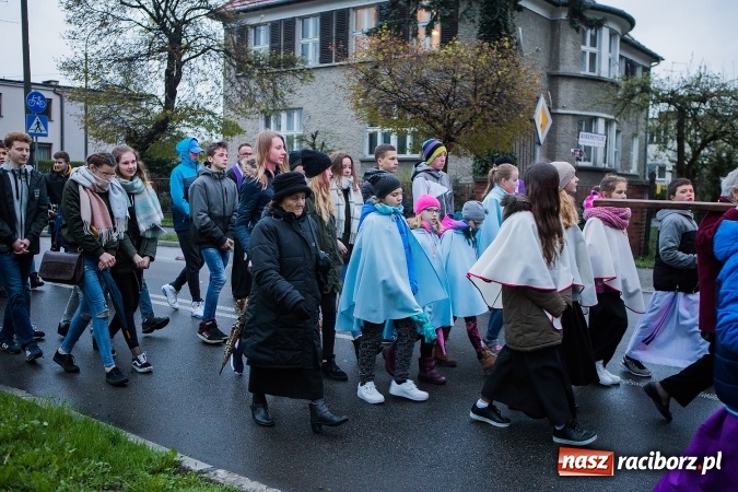 Zdjęcie w galerii na portalu naszraciborz.pl: Droga krzyżowa ulicami Raciborza wiadomości z regionu
