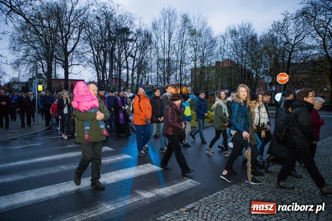 Zdjęcie w galerii na portalu naszraciborz.pl: Droga krzyżowa ulicami Raciborza wiadomości z regionu
