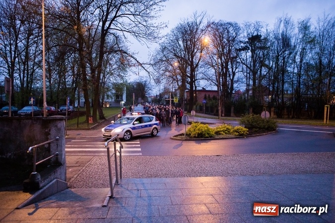 Zdjęcie w galerii na portalu naszraciborz.pl: Droga krzyżowa ulicami Raciborza wiadomości z regionu