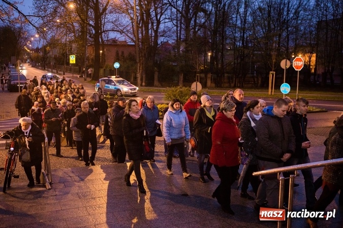 Zdjęcie w galerii na portalu naszraciborz.pl: Droga krzyżowa ulicami Raciborza wiadomości z regionu