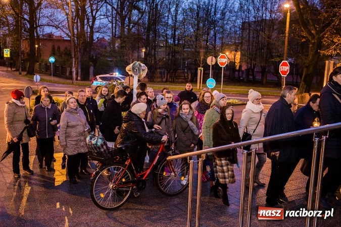 Zdjęcie w galerii na portalu naszraciborz.pl: Droga krzyżowa ulicami Raciborza wiadomości z regionu