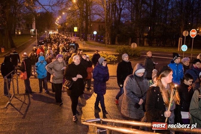 Zdjęcie w galerii na portalu naszraciborz.pl: Droga krzyżowa ulicami Raciborza wiadomości z regionu