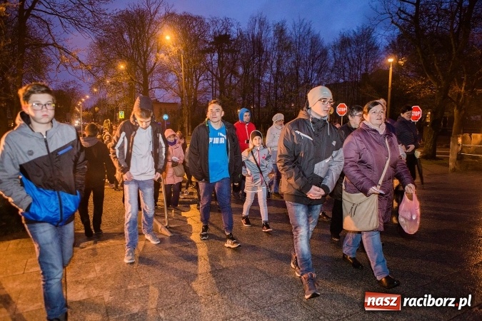Zdjęcie w galerii na portalu naszraciborz.pl: Droga krzyżowa ulicami Raciborza wiadomości z regionu