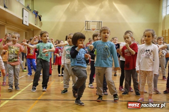 Zdjęcie w galerii na portalu naszraciborz.pl: Światowy Dzień Zdrowia w ZSOMS - fruwające hormony szczęścia wiadomości z regionu