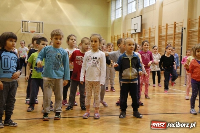 Zdjęcie w galerii na portalu naszraciborz.pl: Światowy Dzień Zdrowia w ZSOMS - fruwające hormony szczęścia wiadomości z regionu