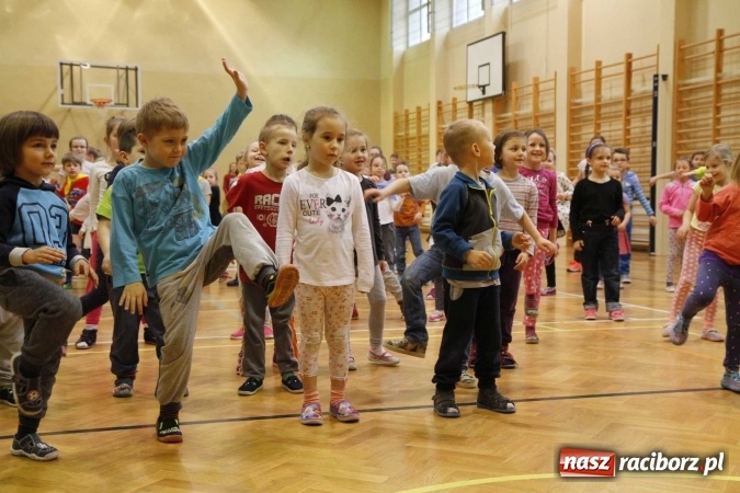 Zdjęcie w galerii na portalu naszraciborz.pl: Światowy Dzień Zdrowia w ZSOMS - fruwające hormony szczęścia wiadomości z regionu