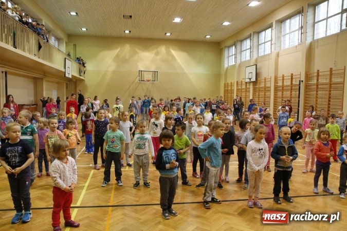 Zdjęcie w galerii na portalu naszraciborz.pl: Światowy Dzień Zdrowia w ZSOMS - fruwające hormony szczęścia wiadomości z regionu