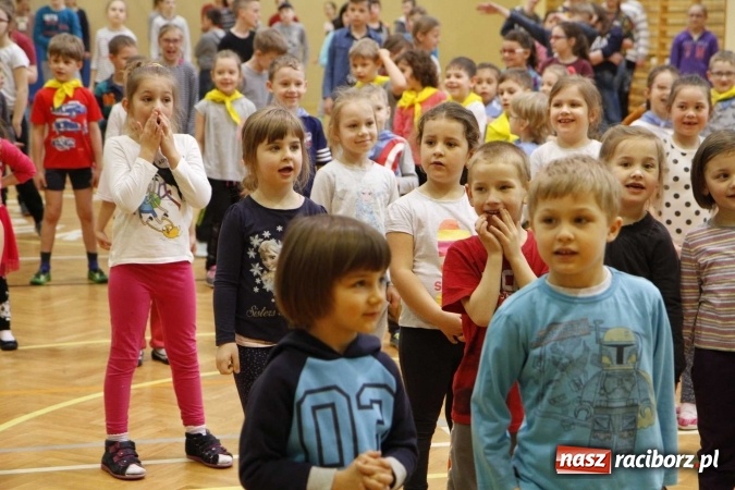 Zdjęcie w galerii na portalu naszraciborz.pl: Światowy Dzień Zdrowia w ZSOMS - fruwające hormony szczęścia wiadomości z regionu