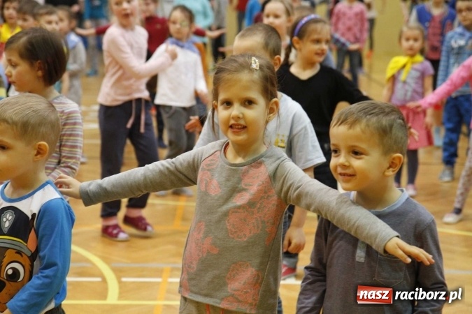 Zdjęcie w galerii na portalu naszraciborz.pl: Światowy Dzień Zdrowia w ZSOMS - fruwające hormony szczęścia wiadomości z regionu